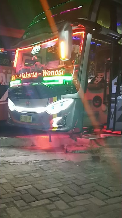 Full Strobo Suasana Rumah Makan Bus Pebepe Pelari Malam | Busmania Indonesia | Transit | #Shorts