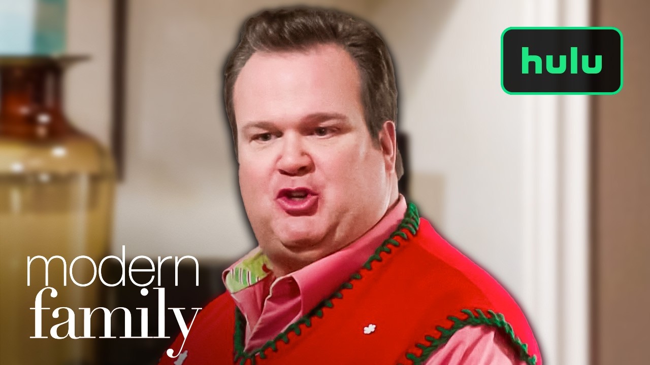 Jay Saves Express Christmas | Modern Family | Hulu - YouTube