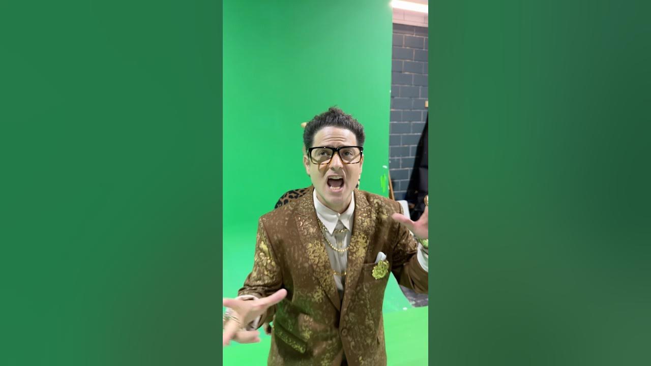 ⁨ הטרנד נגמר רק כשאנחנו מחליטים שהוא נגמר 😜מה חשבתם על השילוב של אבישי וסבתא אלגריה ?