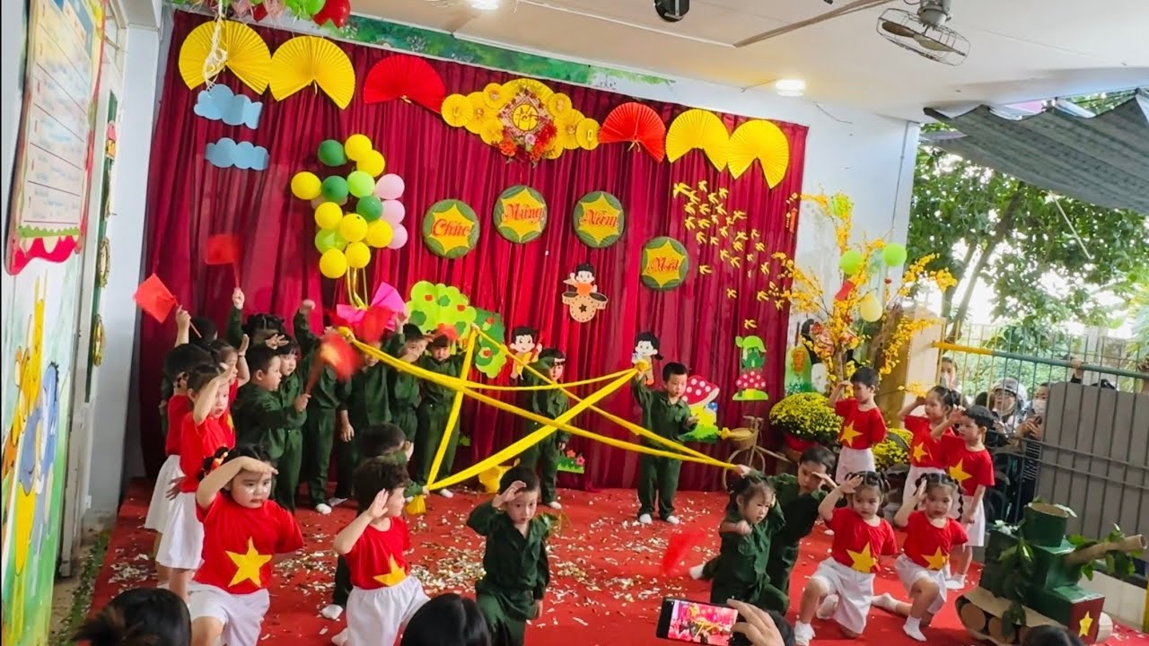 Viết tiếp câu chuyện hoà bình - Múa văn nghệ chào mừng Năm mới lớp nhỡ Sen Hồng