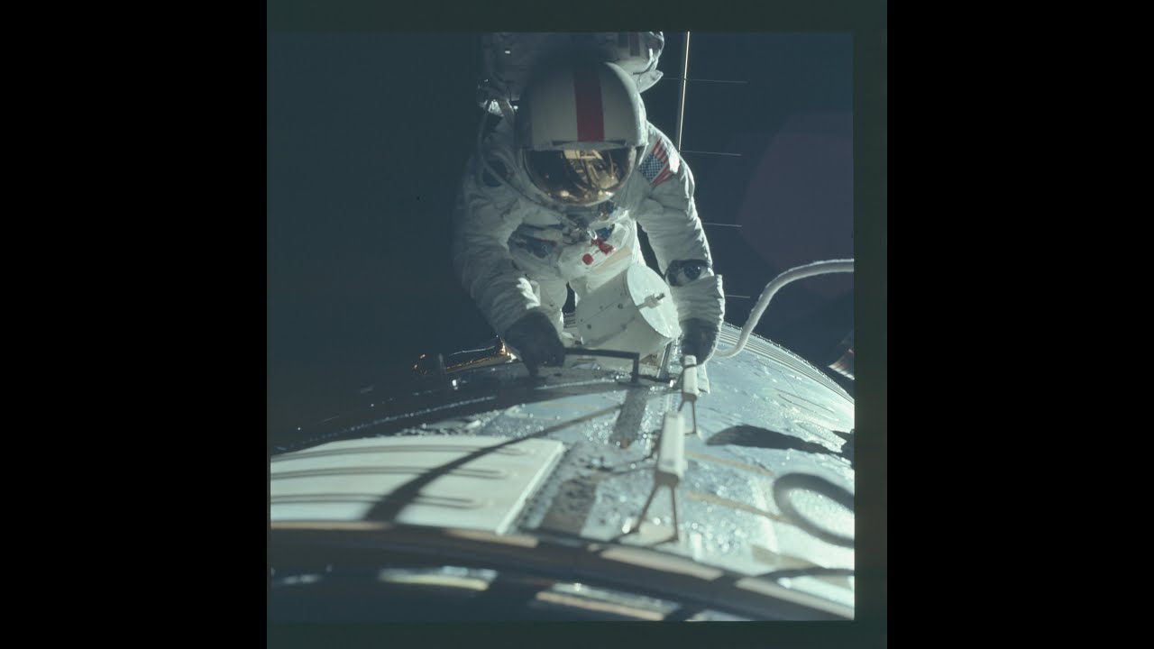17/12/72 RON EVANS SPACEWALK TV TRANSMISSION B&W Apollo 17 12.00x 7680x4320 HQ 8K AI Upscale