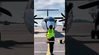 Por que a porta do avião demora a abrir? ✈️