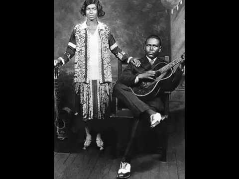 Memphis Minnie \u0026 Kansas Joe McCoy - When The Levee Breaks