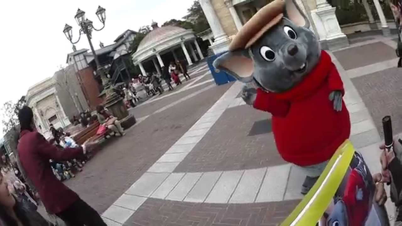 バーナード、写真にキスの嵐。ビアンカはみんなに写真を披露