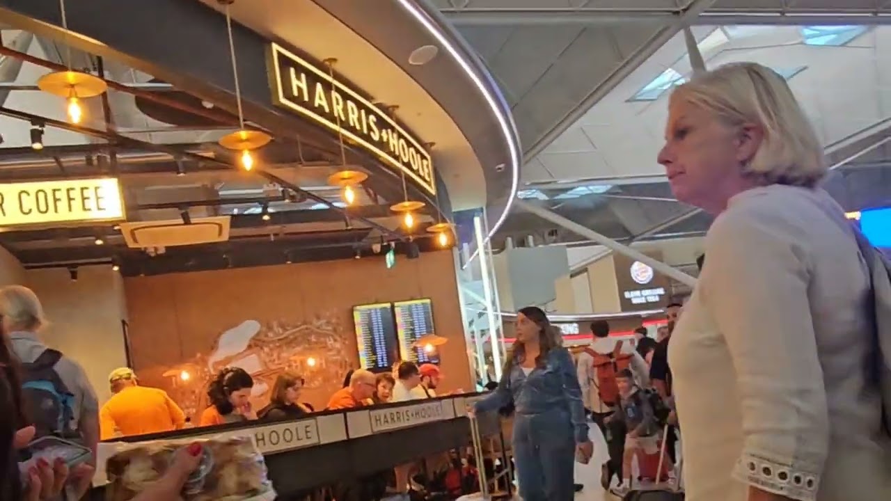 London Luton Airport Passenger sitting area | Explore London Luton Airport 