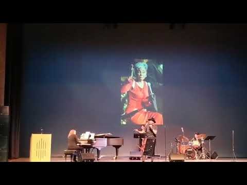 Putar Triple Bass - Dee Dee Bridgewater