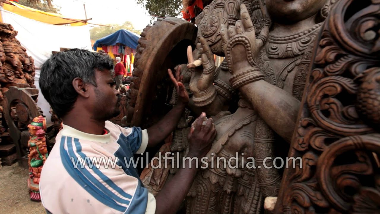 Huge clay idols for sale at Surajkund Mela, Haryana
