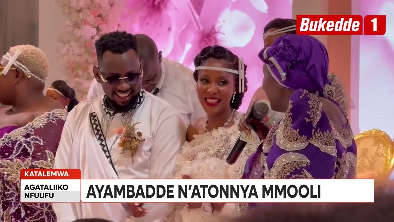 Agataliikonfuufu: Omuyimbi Desire Luzinda  ne Muyimbi munne Lubyogo Levixon bakiggadde. Beeyanjudde