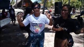 Goyang Santai di Pantai