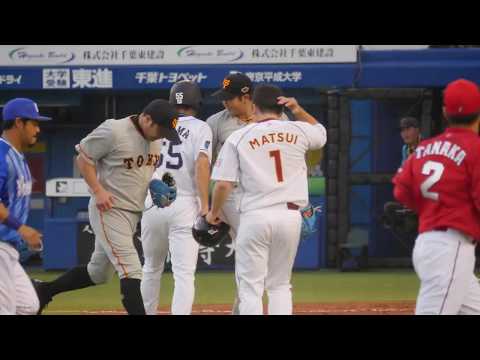 2017.7.15 秋山翔吾と菅野智之が攻守交代の間に何か言葉を交わす マイナビオールスターゲーム2017 第2戦