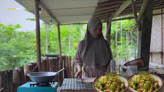 Download Lagu Masak dan makan di teras dapur seru banget, tumis sayur dan ayam pedas manis, masakan desa  MP3
