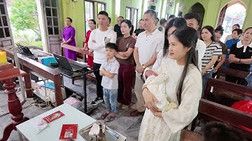 Nghi thức Rửa Tội cho em bé tại nhà thờ Giáo họ Nghĩa La