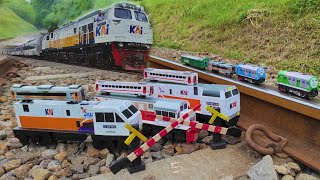 Download Lagu Menemukan Kereta Api Indonesia, KRL Commuterline, Lokomotif cc300, Palang Pintu Perlintasan KAI #01 MP3 Download Lagu Menemukan Kereta Api Indonesia, KRL Commuterline, Lokomotif cc300, Palang Pintu Perlintasan KAI #01 MP3