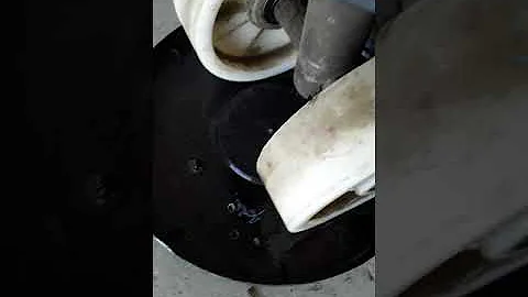 Como completar óleo da paleteira hidráulica?