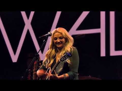 Karen Waldrup - JUSTIFIED (Live Performance)
