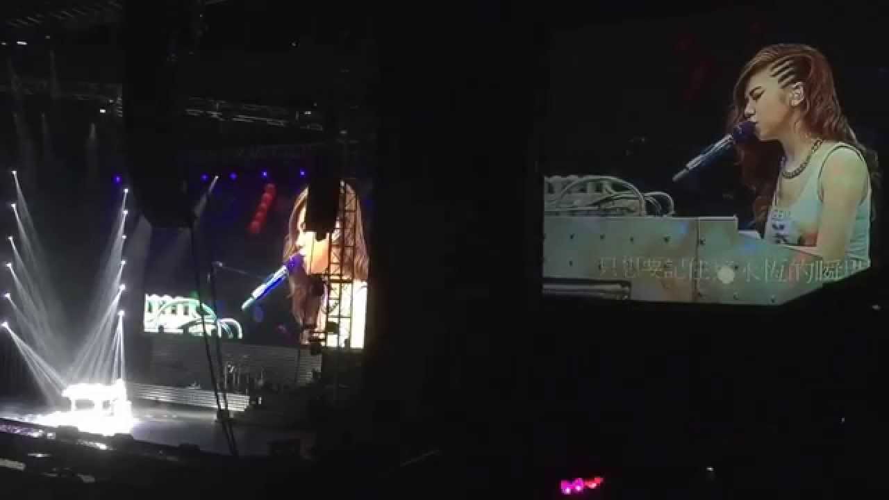 G.E.M. X.X.X. Live 台北站-回憶的沙漏