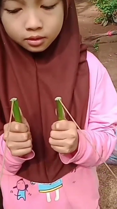 Cara mencari sumber mata air menggunakan lidi dan batang pohon pepaya|Neng Anisa