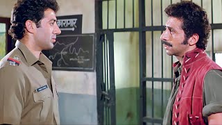 जो जुर्म के खिलाफ आवाज़ उठाता हैं उसे ही दुनिया बागी बुलाती हैं - Naseeruddin & Sunny Deol Best Scene