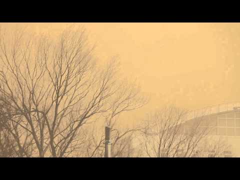 煙霧に染まる東京の空