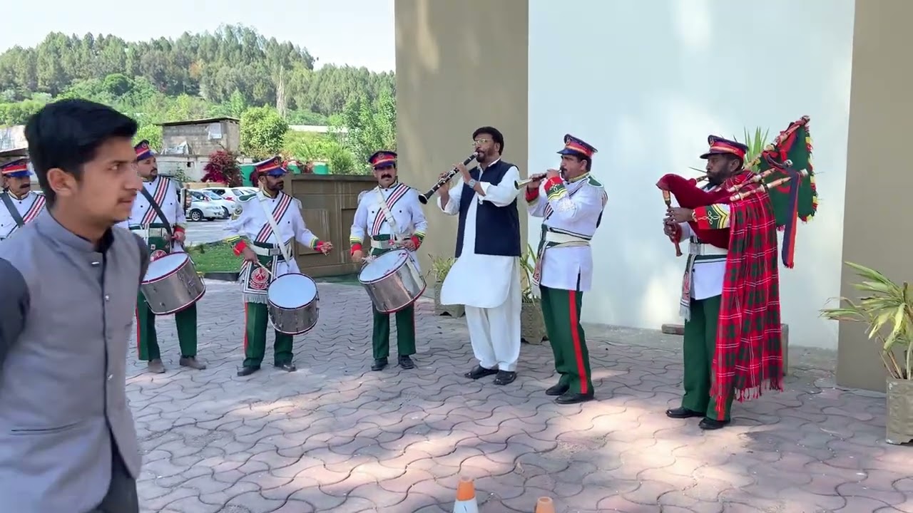 Itni chahat chupaye betha hoon , yai na socho kay mujko pyar nahi #Music