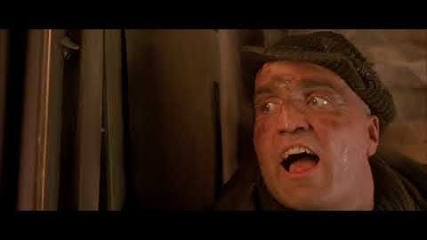 Alien 3 (1992) : alien chase in tunnels 1