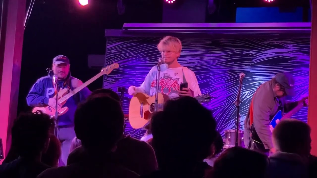 Whitmer Thomas utterly roasts Phoebe Bridgers