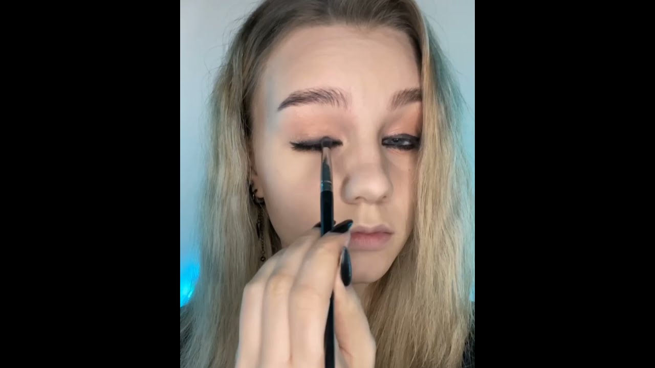 v.shmlv Rue's euphoria makeup