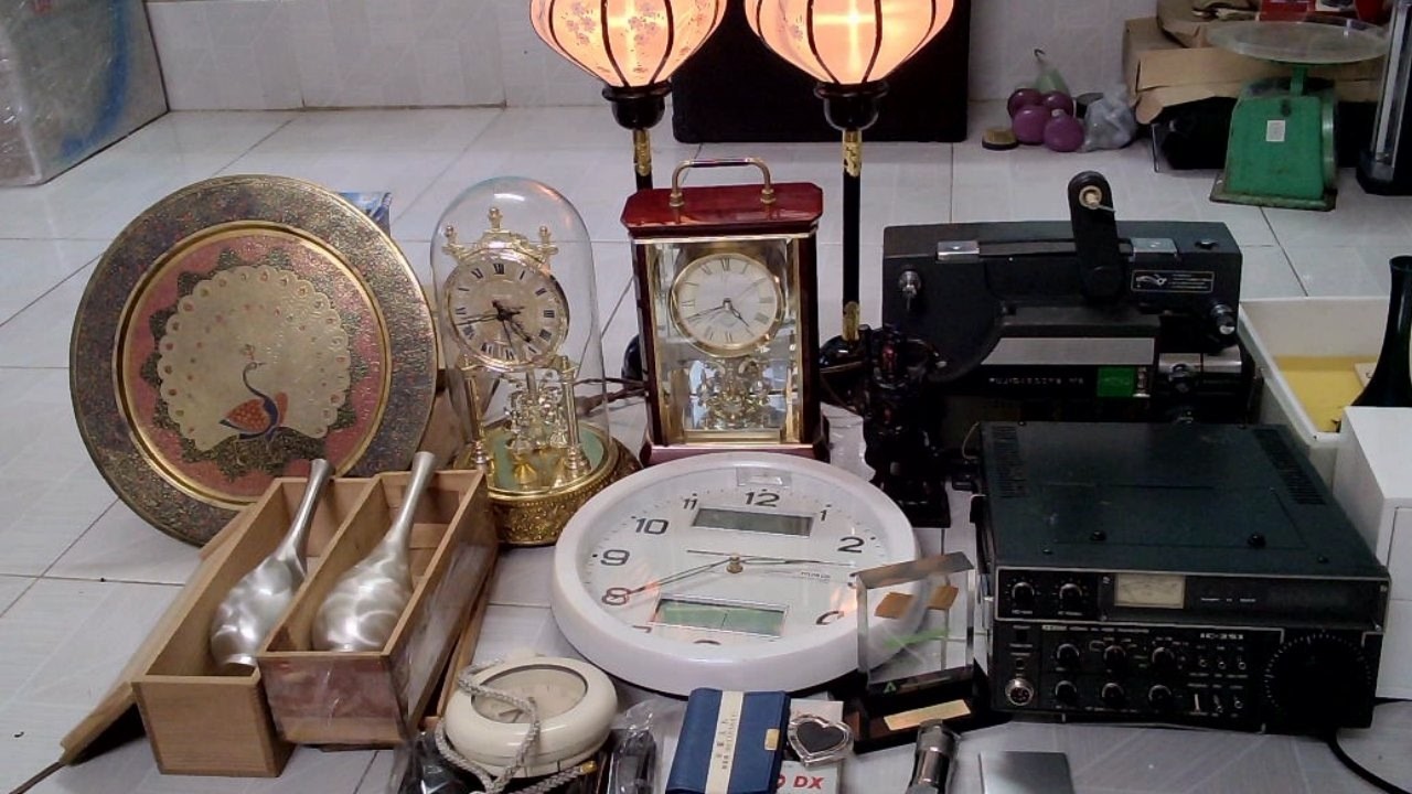 Đồ sưu tầm, đồng hồ độc lạ lắm nè, giá rẻ bèo, cô chú anh chị quan tâm 0939.854.524