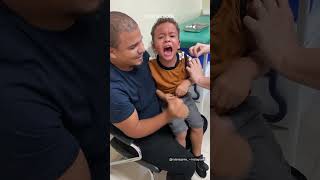 Mini Torcedor Grita Vai, Corinthians Na Hora De Tomar Vacina E Vídeo Viraliza Veja