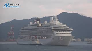 境港に「飛鳥Ⅲ」が初寄港 船内に人間国宝の前田昭博さん白磁など展示