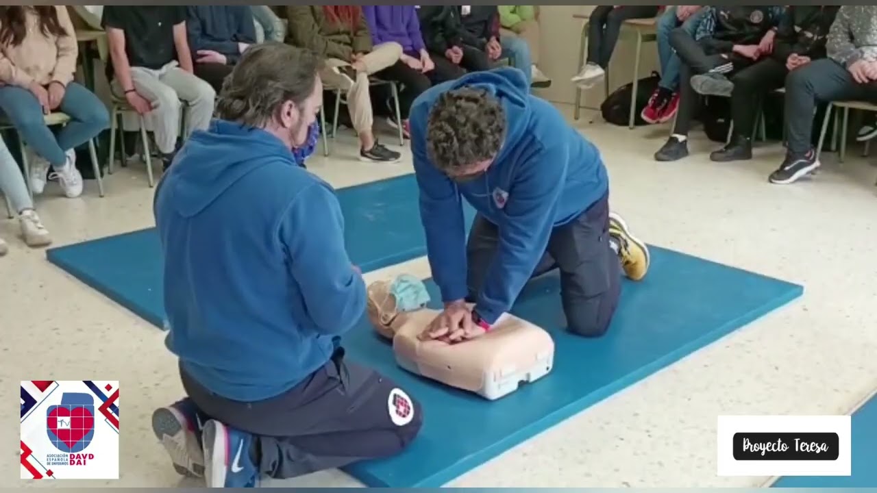 TALLER RCP Y DEA EN COLEGIO BEATA FILIPINA
