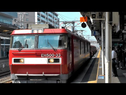A freight train passing through Tsuchiura Station. (Pulled by Series EH500)