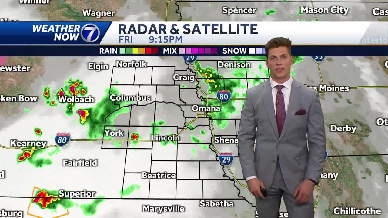 Showers and storms overnight and some during your weekend - YouTube