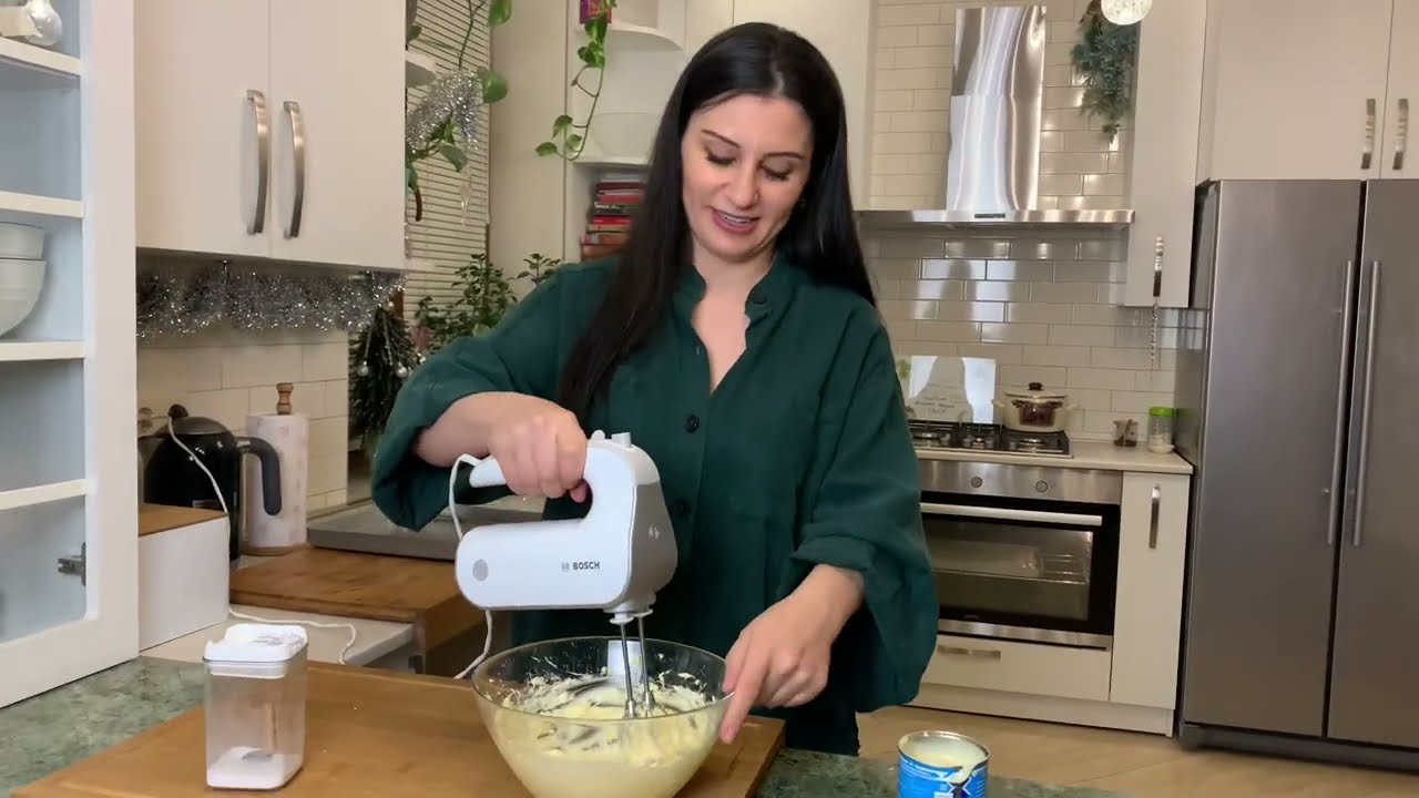 Տորթ Ավրորա Բեզեի շերտով բերանում հալչող հրաշք խմորեղեն