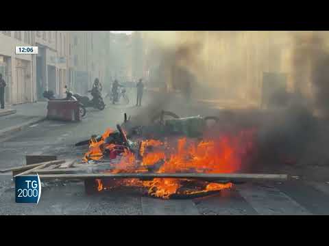 Video Scontri in Francia, Macron non accetta dimissioni ministro