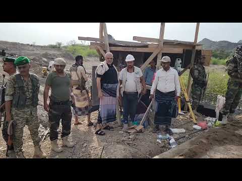 محافظ تعز يتفقد سير العمل في طريق الشيخ محمد بن زايد
