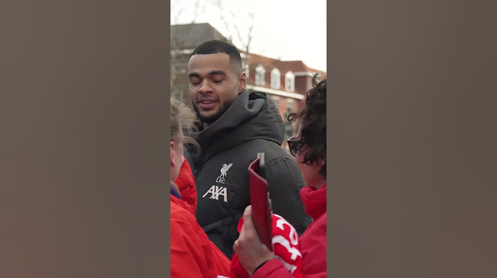Cody Gakpo greets fans in Eindhoven 🤝🇳🇱