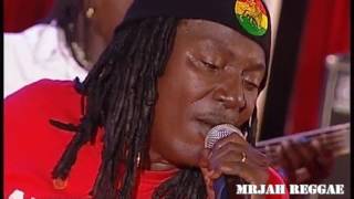 Alpha Blondy, Ne Tirez Pas Sur L&#39;Ambulance.