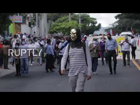El Salvador: Duizenden marcheren tegen president Bukele in San Salvador