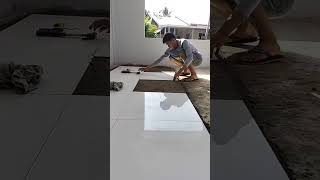 Level the mortar surface before applying tile adhesive