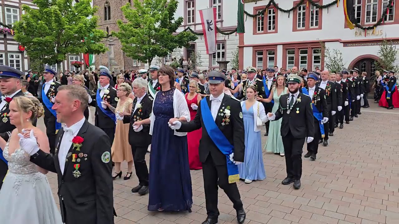 Schützenfest Blomberg / Lippe Königspolonaise auf dem Marktplatz am Sonntag Juli 2025