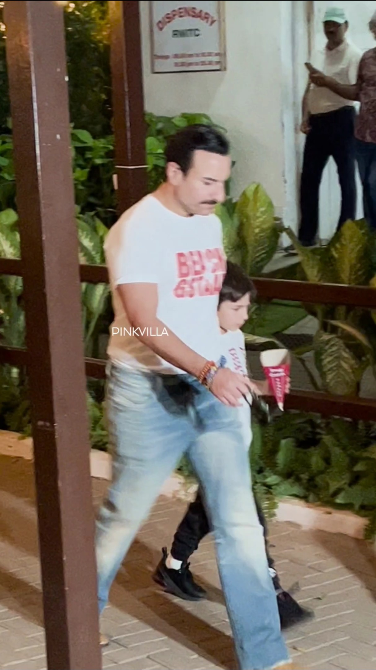 Saif Ali Khan \u0026 Son Taimur Exit From Randhir Kapoor's BIRTHDAY Bash ❤️ | #shorts #bollywood