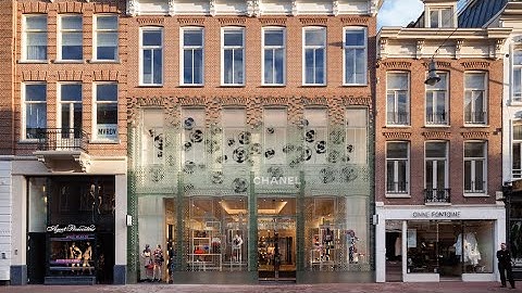 Tradition Reimagined: MVRDV Transforms Chanel Storefront into Crystal Landmark