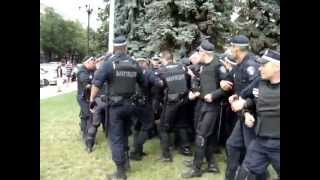 Милиция убивает людей в Черкасах - Ukrainian police