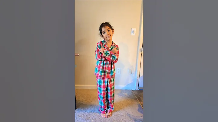 Crazy christmas dance gone viral #christhmas #christmas2024 #dance #fail #trendingshorts #shorts