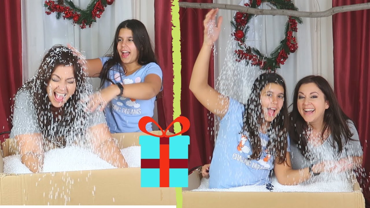 MOLLI AJÁNDÉKAI GOLYÓTENGERBEN 2! :)