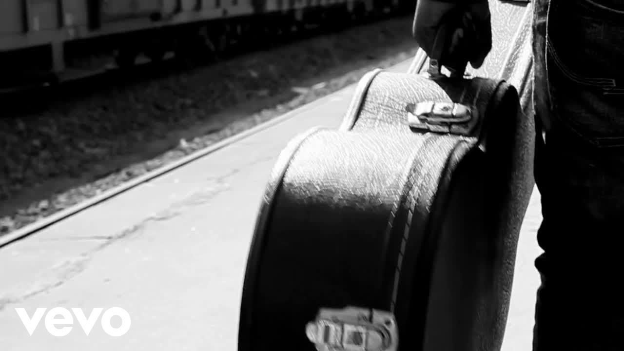 Chileshe Bwalya - Paka Tumyumfwe ft. Ephraim