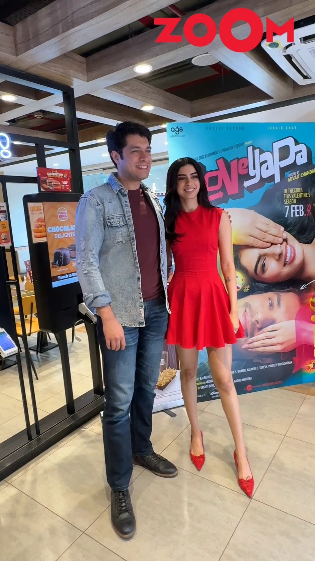 Khushi Kapoor-Junaid CUTELY pose for the paps as spotted promoting their film Loveyapa ? #shorts