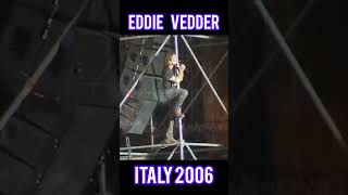 Pearl Jam Eddie Vedder climbs rig part 3 ITALY #pearljam #eddievedder