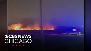 Brush fire breaks out amid string winds in Tinley Park, Illinois